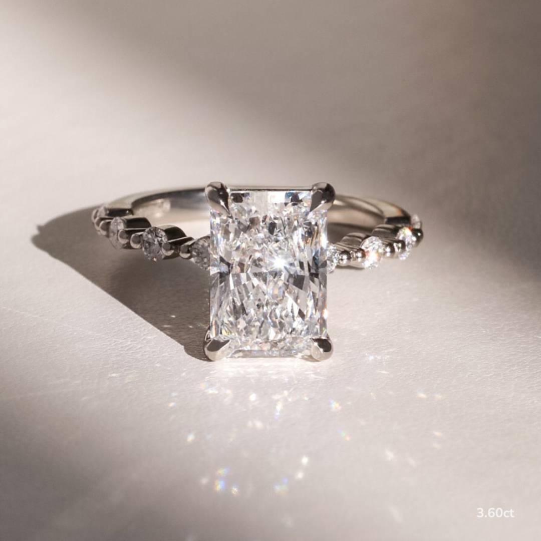 The Appeal of a White Gold Diamond Engagement Ring: A Symbol of Affection and Luxury